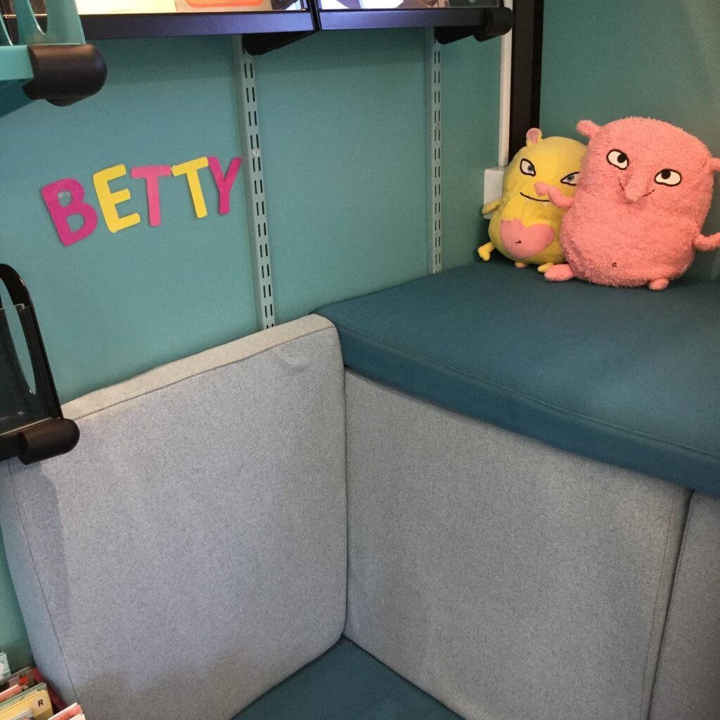 Järnboås förskolebarn har namngett Noras nya biblioteksbussen